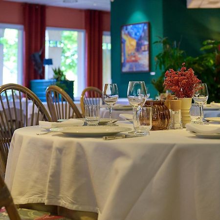 Logis L'Ermitage Hotel & Restaurant Saulges Екстериор снимка