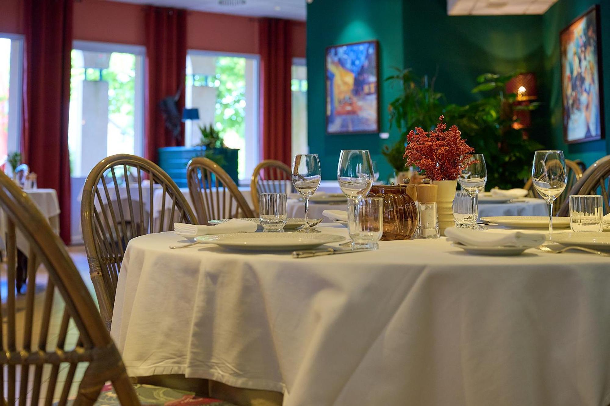 Logis L'Ermitage Hotel & Restaurant Saulges Екстериор снимка