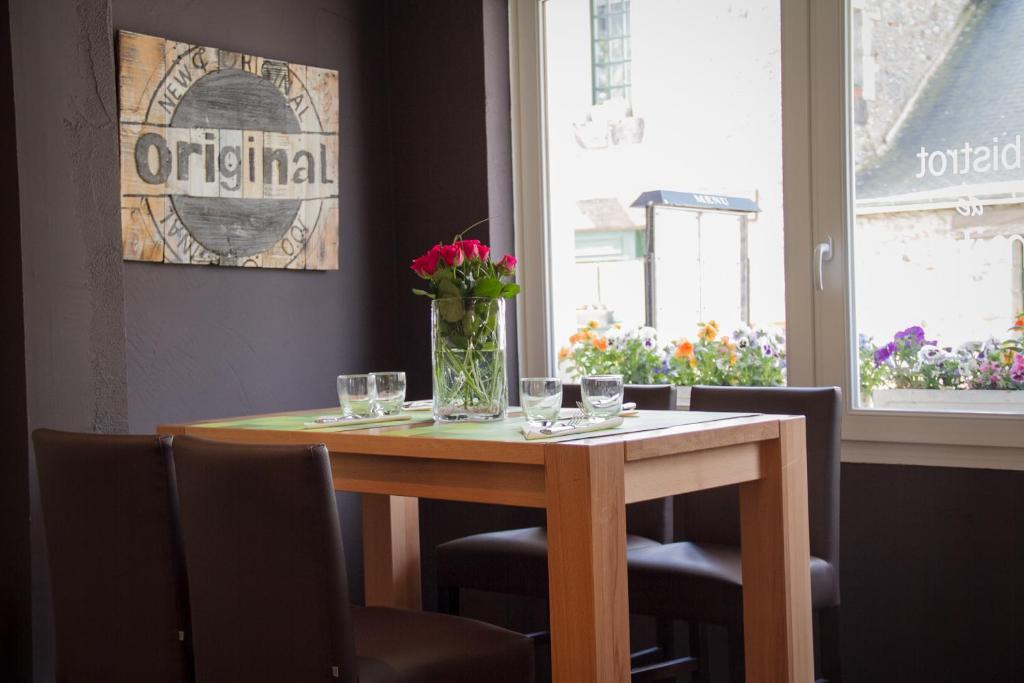 Logis L'Ermitage Hotel & Restaurant Saulges Екстериор снимка