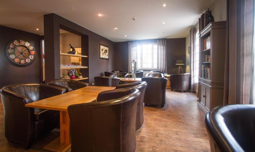 Logis L'Ermitage Hotel & Restaurant Saulges Екстериор снимка