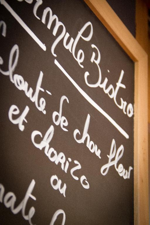 Logis L'Ermitage Hotel & Restaurant Saulges Екстериор снимка