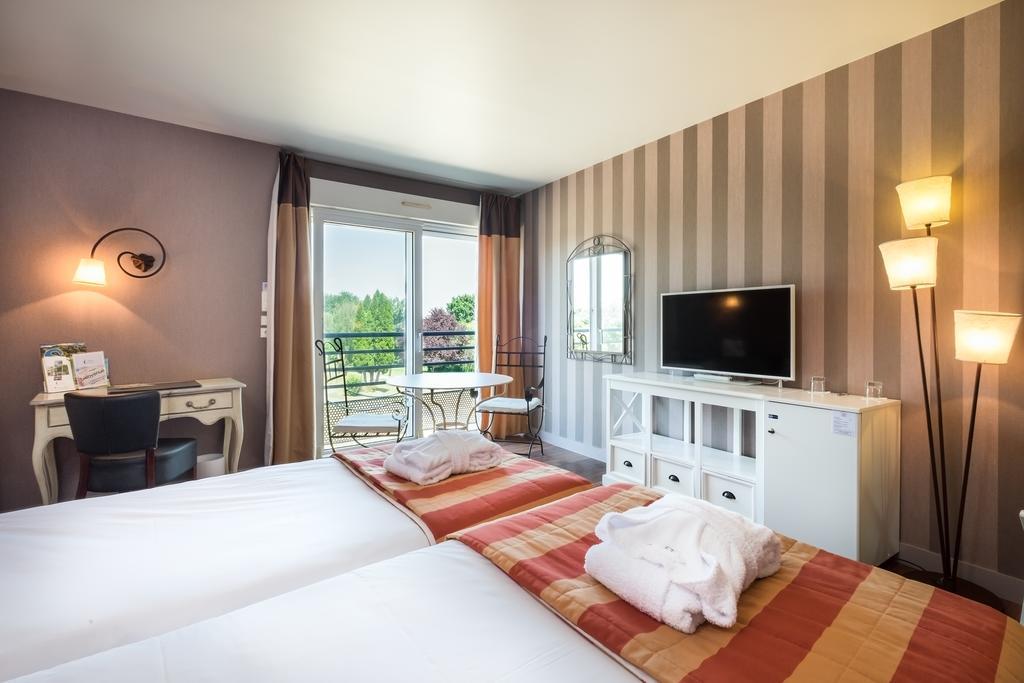 Logis L'Ermitage Hotel & Restaurant Saulges Екстериор снимка