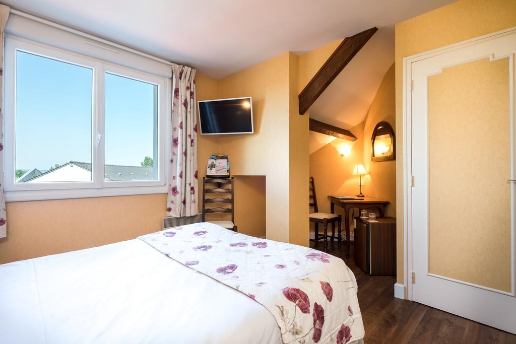 Logis L'Ermitage Hotel & Restaurant Saulges Екстериор снимка