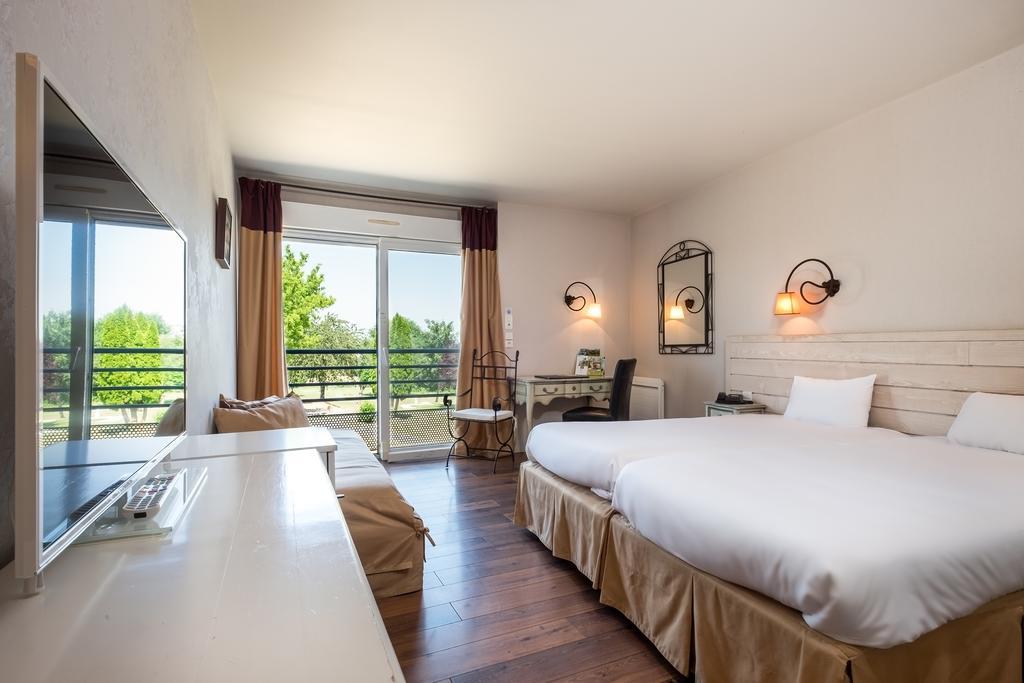 Logis L'Ermitage Hotel & Restaurant Saulges Екстериор снимка