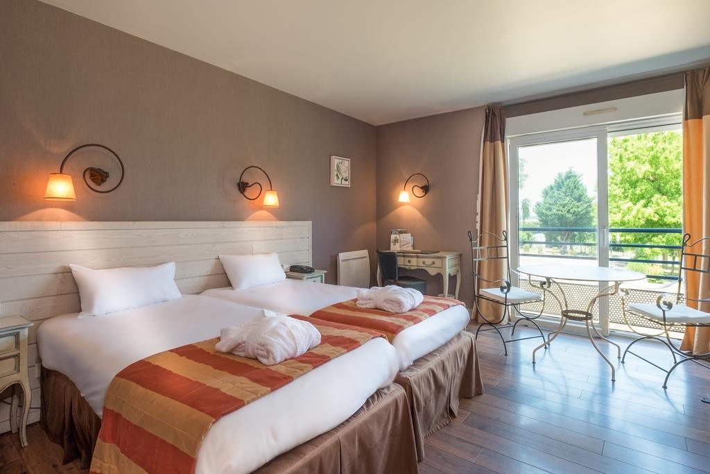 Logis L'Ermitage Hotel & Restaurant Saulges Екстериор снимка