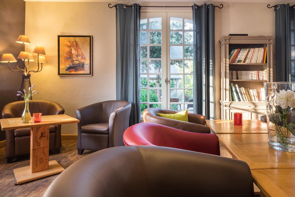Logis L'Ermitage Hotel & Restaurant Saulges Екстериор снимка