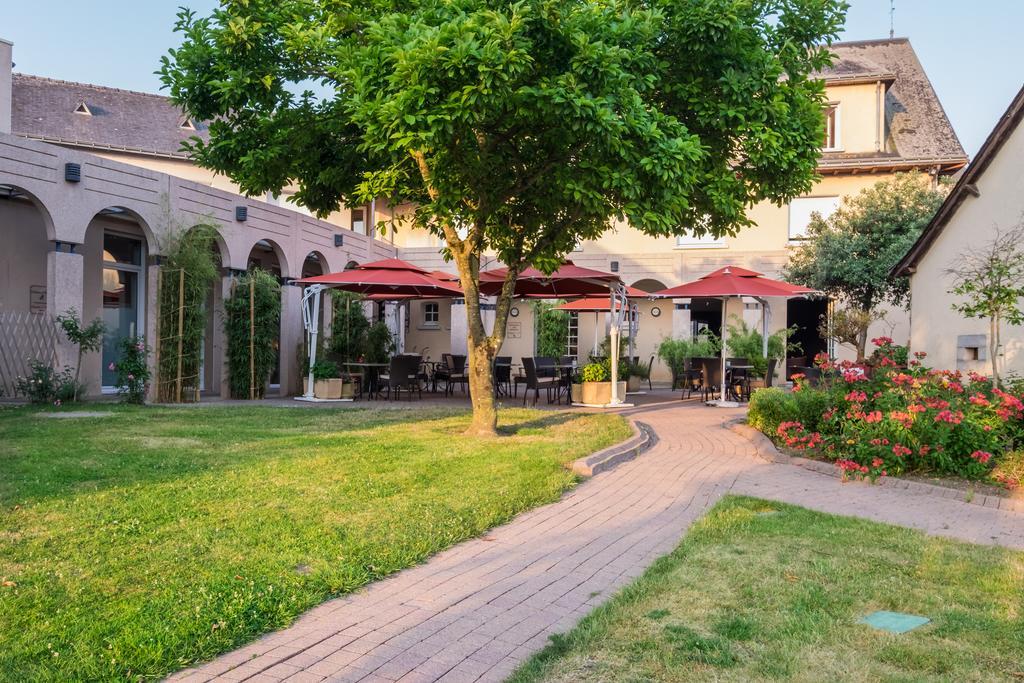 Logis L'Ermitage Hotel & Restaurant Saulges Екстериор снимка