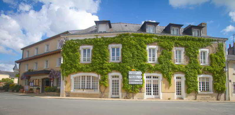 Logis L'Ermitage Hotel & Restaurant Saulges Екстериор снимка