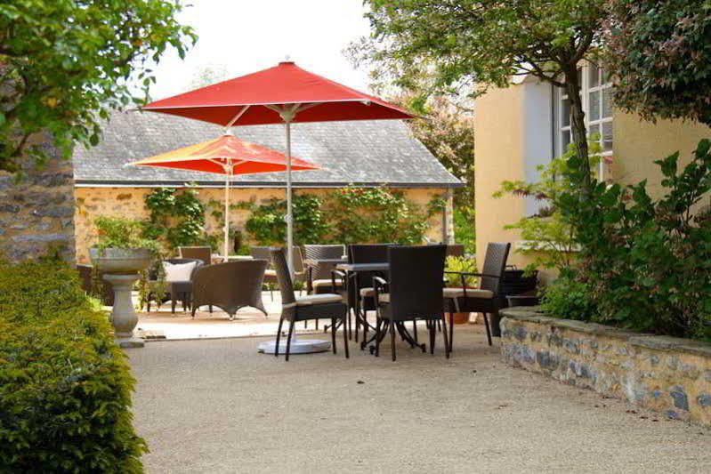 Logis L'Ermitage Hotel & Restaurant Saulges Екстериор снимка